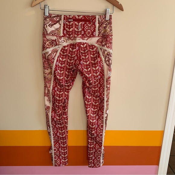 Free People X FP Movement Printed
You're A Peach Leggings - Picture 5 of 6